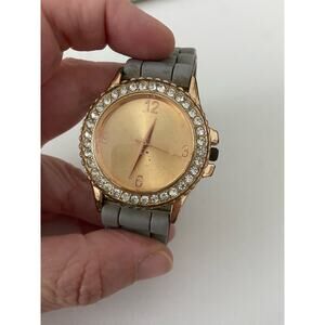 Wristwatch rose gold tone gray band